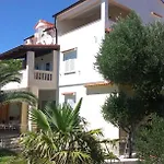 Apartment Guesthouse Banjol